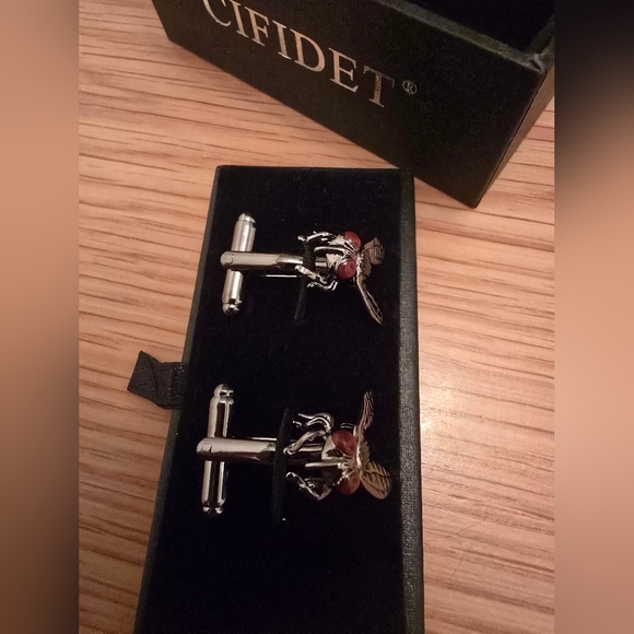 Fly Cufflinks - Picture 4 of 8